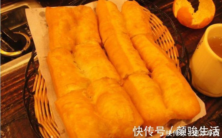 干面粉|炸油条不要用泡打粉、小苏打,油条店都这样做,蓬松酥脆入口即化