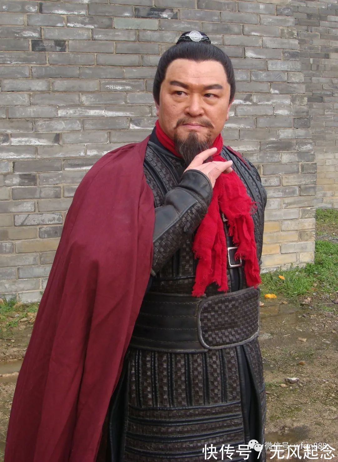 洪教头&柴进没试探武松的武艺,为何却派人试探林冲武艺?原因让人很无语