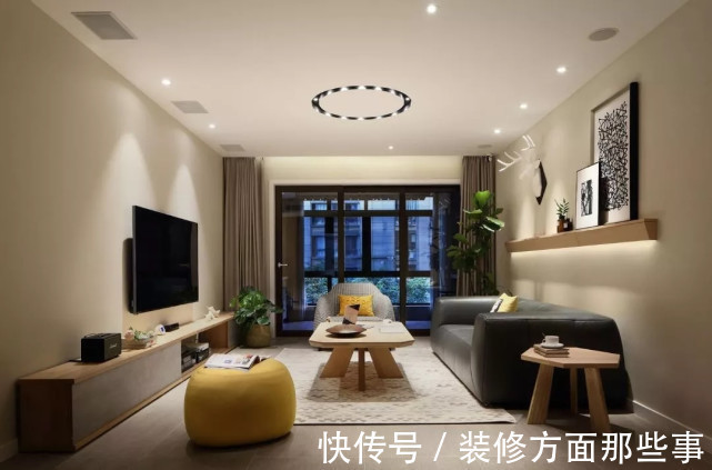 灯光|126平现代风三居室,暖色让客厅温馨,灯光的设计是一大亮点