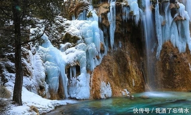 九寨沟惊现蓝色冰瀑，犹如童话仙境