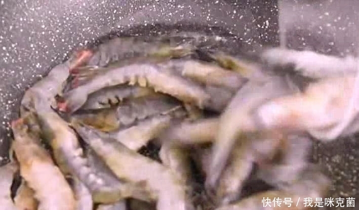 基围虾经典吃法,做法简单,鲜香美味,小伙自己吃一大盘