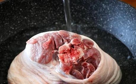 80岁爷爷将“酱肘子”秘方传给我,记住这5步,又香又烂不油腻