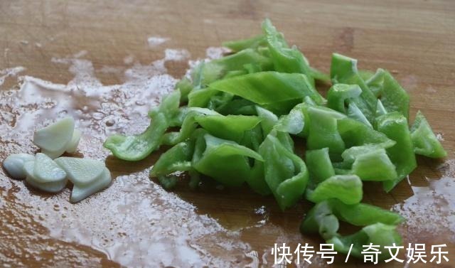 山药炒木耳|夜里总失眠试试这菜,静心养神,改善睡眠,让人一觉睡到自然醒