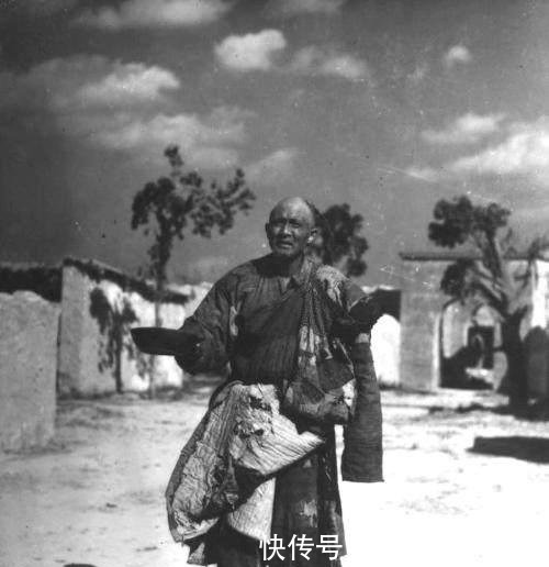 有人|中国乞丐真有钱, 有人靠要饭捐建三所希望小学, 比肩印度圣雄甘地