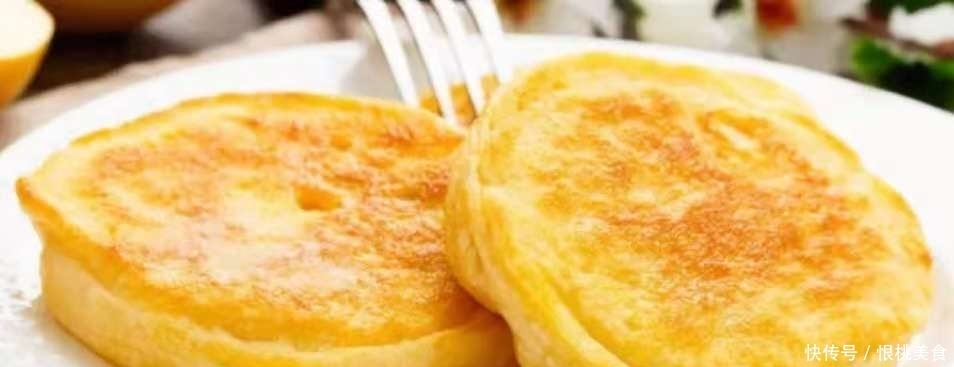 诱人|3个香蕉,2个鸡蛋,教你3分钟做煎饼,鲜美诱人,上桌不够吃