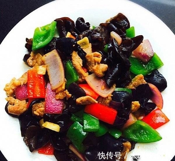 洋葱和此物一起炒,不贫血了,大肚子平了,皮