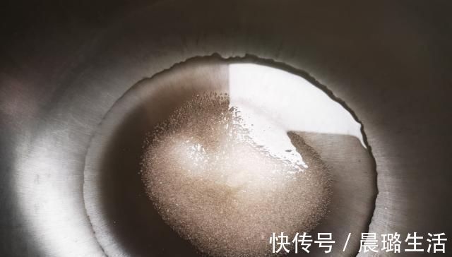 一碗糯米粉，开水烫一下，真的是太好吃了，我家一周做三次，过瘾