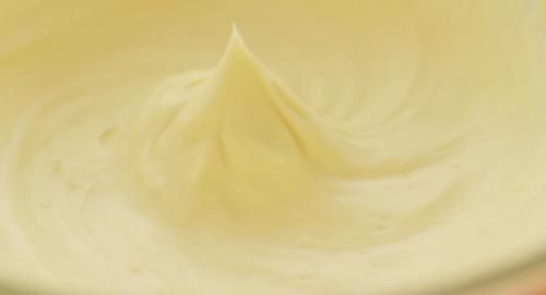 猫舌饼干小巧可爱,奶香四溢沁人心脾,入口之后细腻香甜