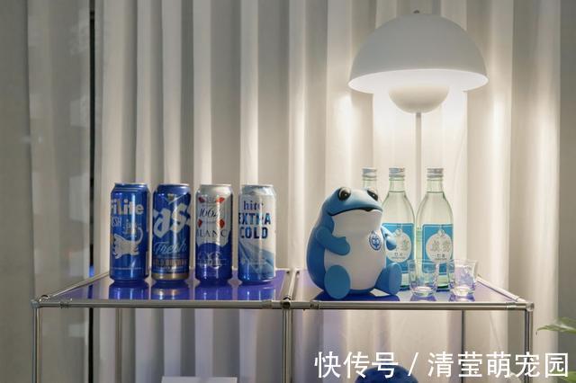 床头柜|95后姑娘的“穷装”卧室火了，环保又精致，软装的力量真强大