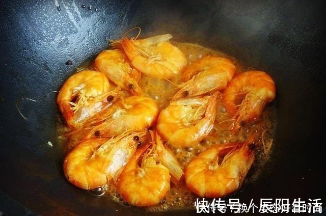 天冷了,三餐都要认真做,晒下我家的晚餐,两口人的餐桌,温暖!