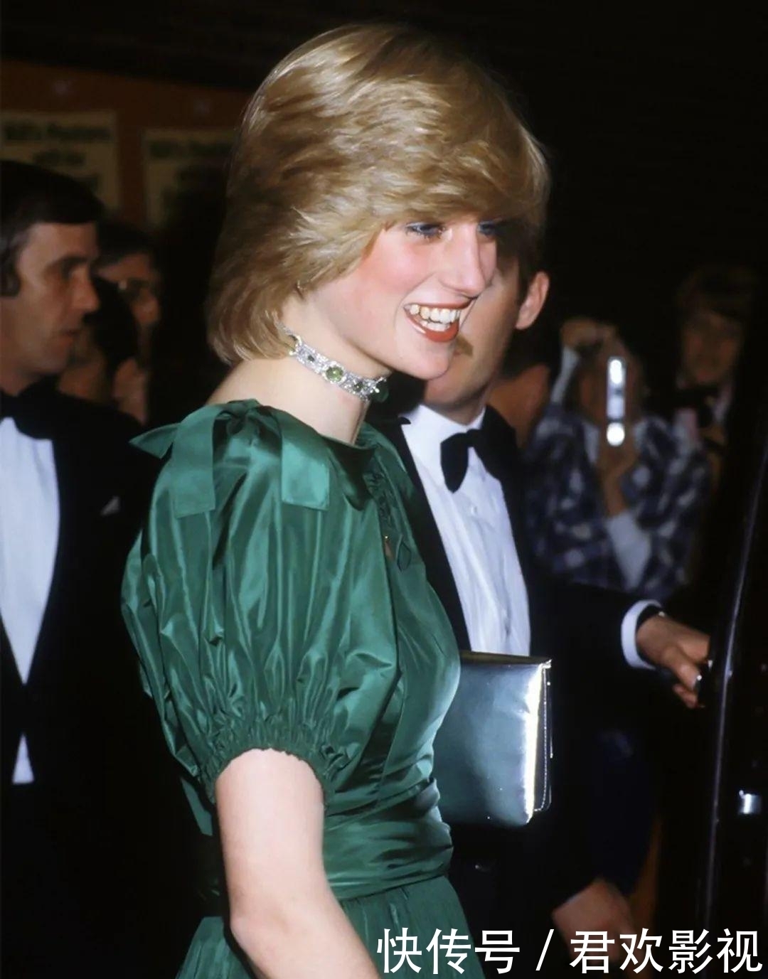 儿媳|英女王有点抠!送了串勒脖子项链给戴安娜,王妃戴上竟美出了天际