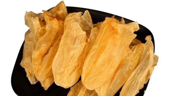 鱼鳔的价值很高,制作成花胶更珍贵,会吃鱼的人才不会把鱼鳔丢掉