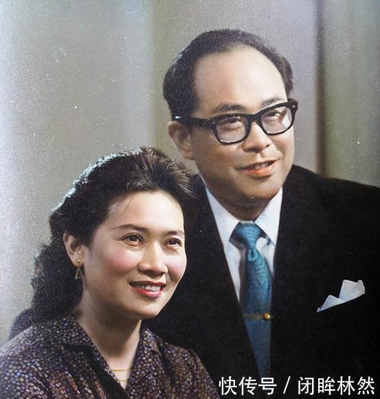 一生演唱800多首歌,丈夫去世12年,她不舍下葬将骨灰摆放在卧室