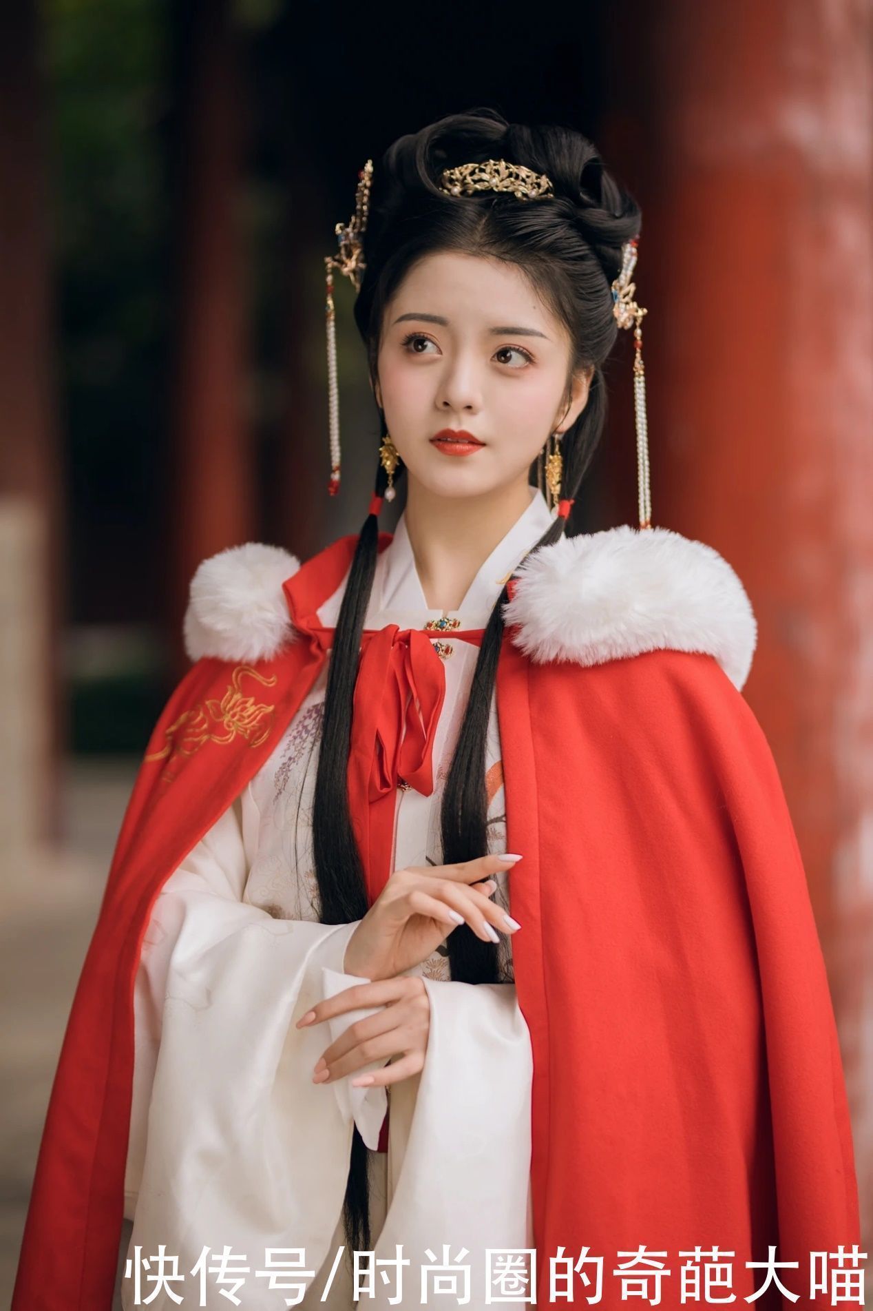 对襟衫&难得一遇的宝藏女孩!一人演绎出了四大美女,火遍国内走出世界