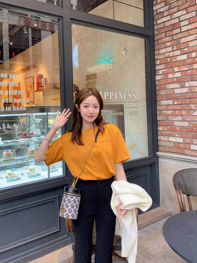 小个子|扔掉紧身裤吧!今年流行这几款,小个子初秋可以这样穿,百搭舒适