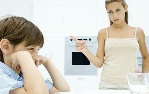 行为|李玫瑾:孩子有这3个行为时别惯着,该打就要打!长大后很难改