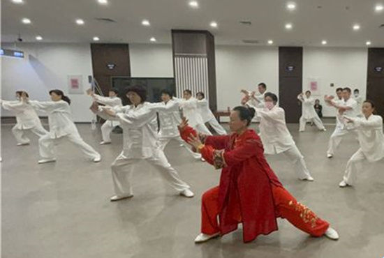 学员们|政府出钱免费授课 “文化大餐”端上威海市民餐桌