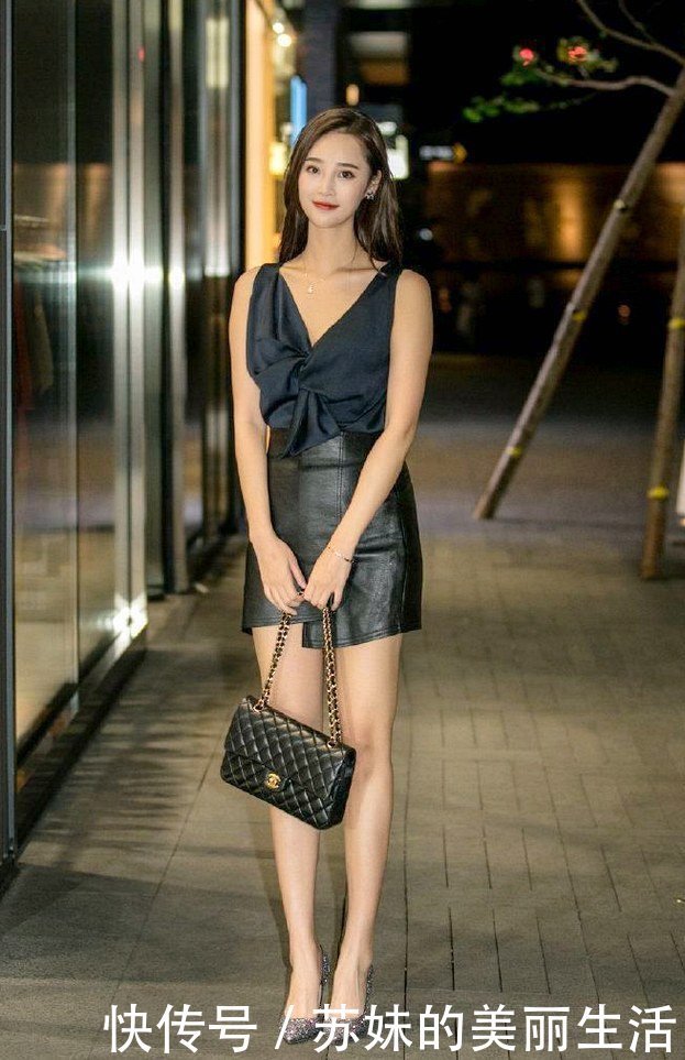 本人的目|系带背心搭配高腰皮包臀短裙,气质感瞬间上涨