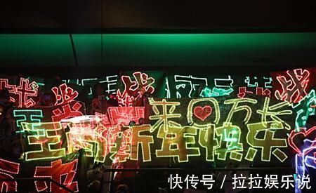 王一博|零互动？肖战王一博台上偷互瞄下台悄悄注视，虾姐表现更显高素质