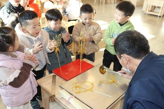  平阳|铜勺为笔 糖液作墨——平阳万全一幼遇见“蜜汁”糖画