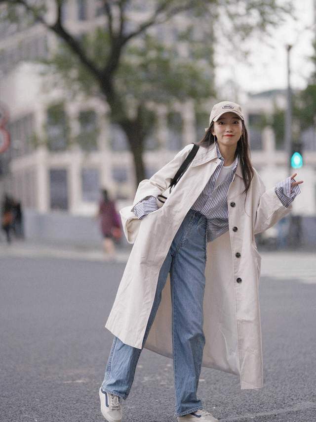 烟管裤|秋天怎么显高?风衣搭配直筒裤子,没想到效果这么好,又飒又美