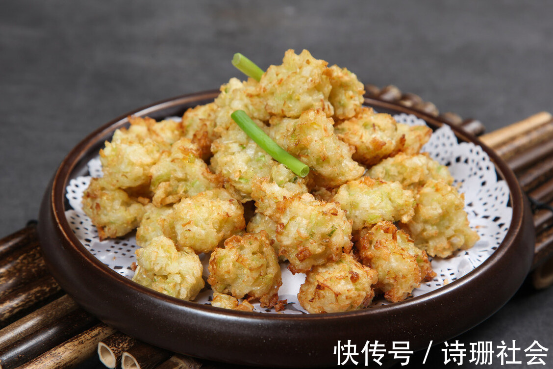 炸丸子|炸萝卜丸子,别再放面粉了,多加这2味料,金黄酥脆,凉了也不硬