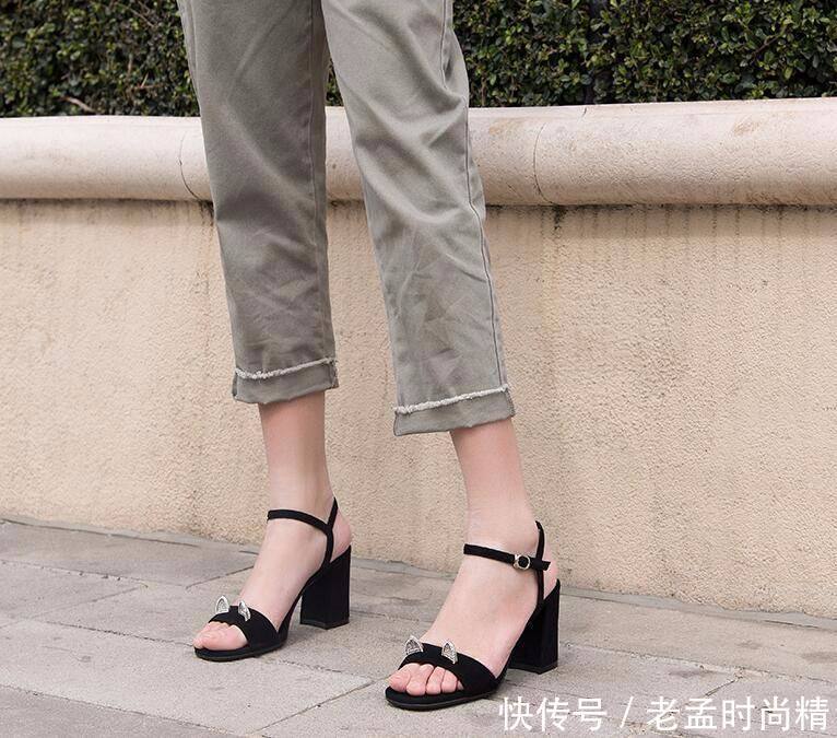 风情|简约气质的高跟凉鞋,一字带设计散发女性的魅力风情