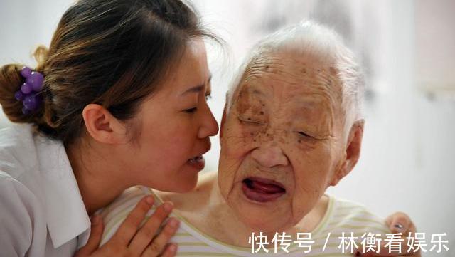 汗性|“老年臭”到底是什么50岁以后,坚持做好这些事,再老也没味