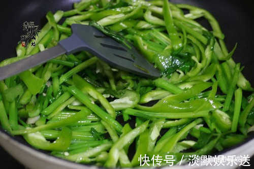 夏天|夏天遇上此菜,我从来不还价,三两下炒一盘,比大鱼大肉都香!