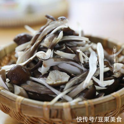 鸡枞菌|这道#丘比三明治#?莴笋拌鸡枞菌?,看一遍就会