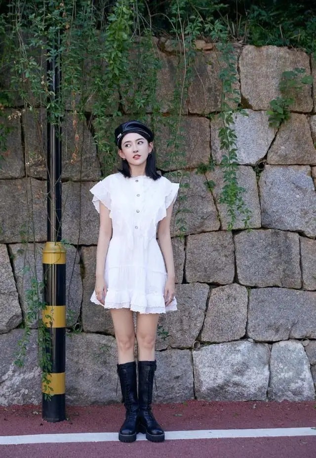 玛丽珍鞋|穿裙子不一定要配凉鞋,今夏试着搭配这“2双鞋”,时髦显高