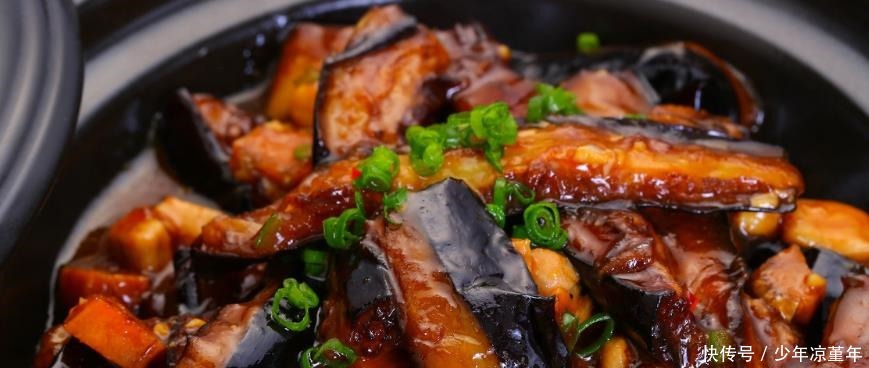 炒茄子,不要直接下油锅,多加这一步,茄子好吃不吸油!