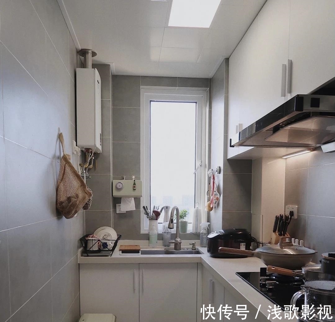 投影仪|业主80㎡的西边套，装下来花费30万，三房改两房，就一个字“值”