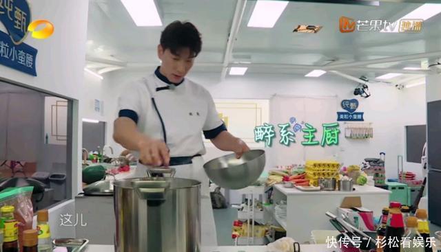 《中餐厅》这伙员工不好带，两个人脚不沾地，一个人干得少睡得早