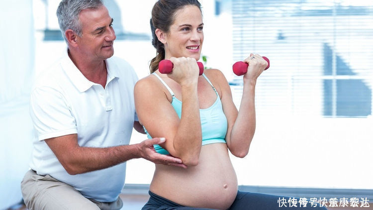 怀孕期间|超“硬核”孕妈走红,怀孕8个月体重56公斤,腹部线条令人羡慕