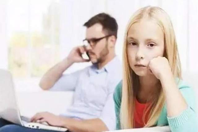 宝妈|奶奶“假带娃”成流行,伤娃不说,最遭罪的还是宝妈,有苦不敢说