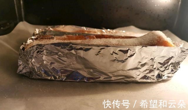松肉针|五花肉别再红烧了,试试做成脆皮版,色泽金黄,酥脆鲜香,超好吃!