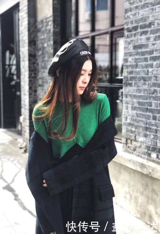 穿搭|街拍:长发美女的红色穿搭真性感,长相非常靓丽,气质优雅