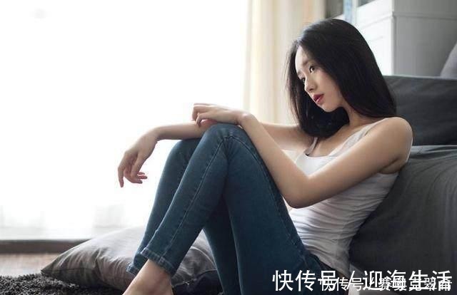 大长腿|美女穿搭：小姐姐爱穿紧身牛仔裤，秀出完美曲线，轻灵而浪漫