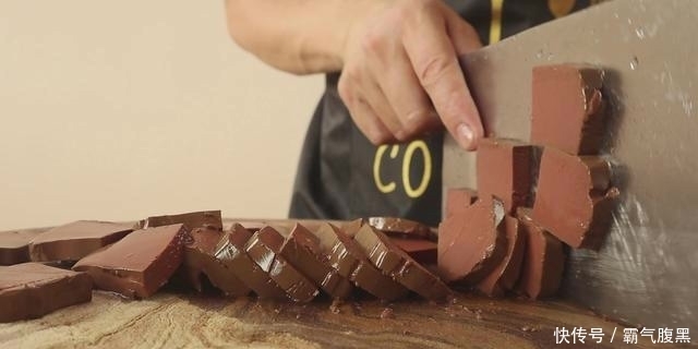 入少许|麻辣鸭血怎样做才好吃?学会这一招,鲜香滑嫩不破碎,麻辣鲜香