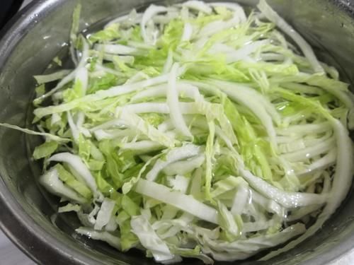 天冷,早餐这样吃,尤其这碗面,健康营养味道好,吃着肠胃舒服