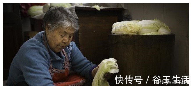 凉白开|腌酸菜，牢记3个技巧，酸菜不烂不生花，酸香脆爽超下饭！