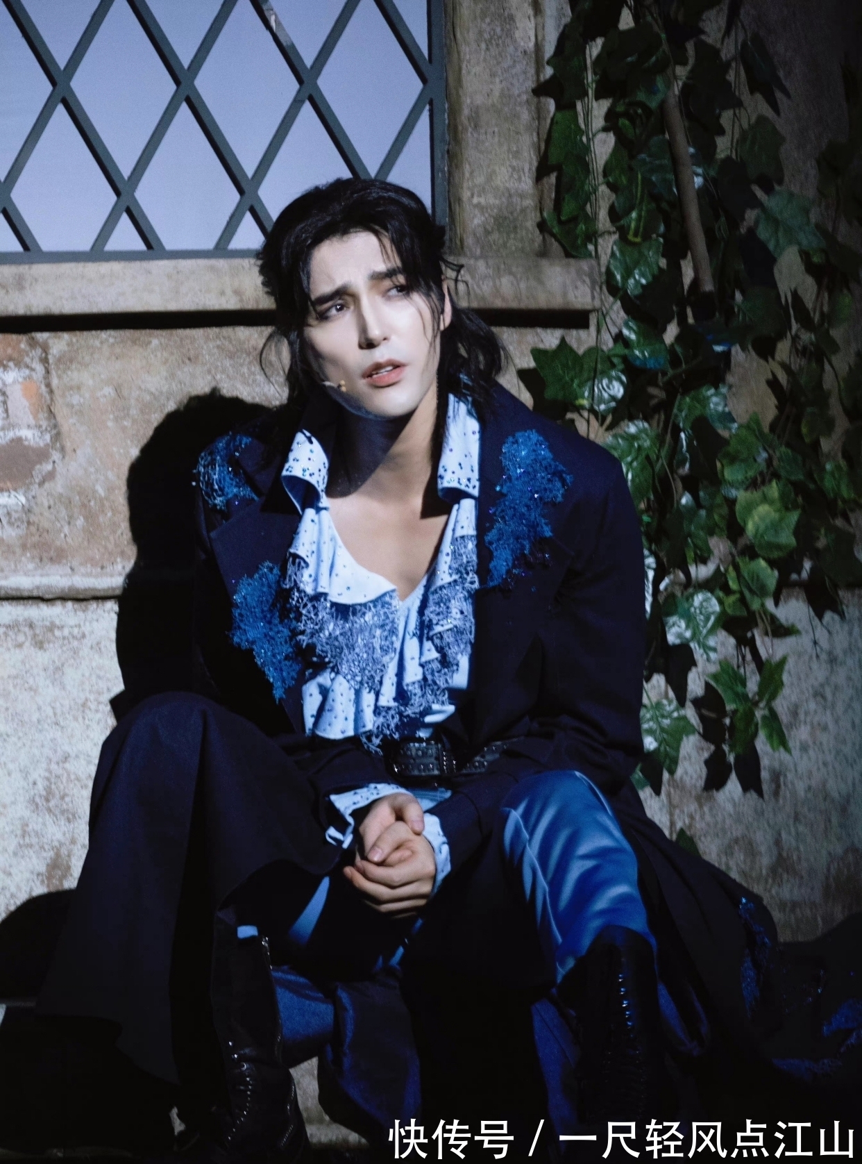 古典$他就像一幅古典的油画一样,真好看!