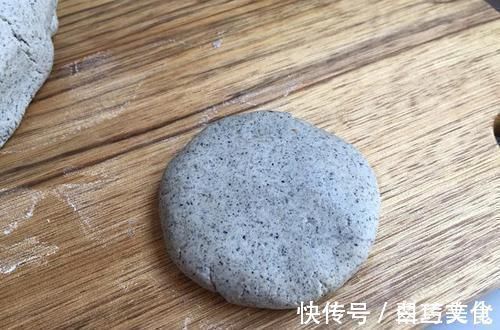 早餐饼|别看它小,“钙是牛奶的8倍”,做成营养早餐饼,全家都爱吃