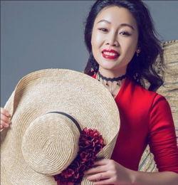 天差地别的王小丫和草帽姐一个低调无冕之王,一个浮夸遭人唾弃