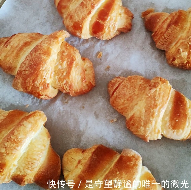 买面包,尽量别买这5种,价格贵没营养,面包店老板外行人爱吃