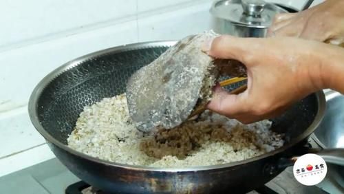  教你做“盐焗猪肝”，比卤煮的要香，出锅没腥味儿，下酒又下饭