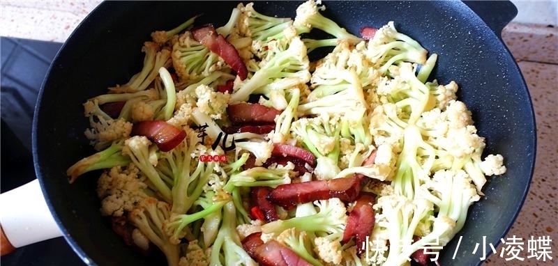 花菜|干煸花菜烧腊肉，做法简单，香辣可口，比饭店的好吃，下饭又下酒