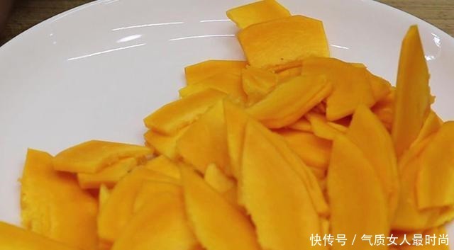 南瓜圆子|南瓜这样做太香了,去外面都吃不到,软糯香甜,一大碗都吃不够