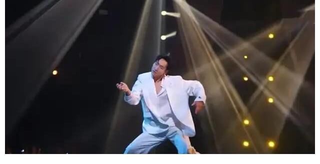 原创《追光吧！哥哥2》首播：舞美差，元素混乱，可惜了张卫健吴镇宇